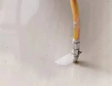 无为瓷砖空鼓维修公司专业解答在瓷砖铺贴过程中，如果使用的砂料过粗（如全部使用了粗砂），可能会导致以下问题